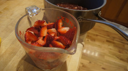 sliced strawberries