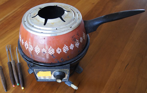 fondue pot